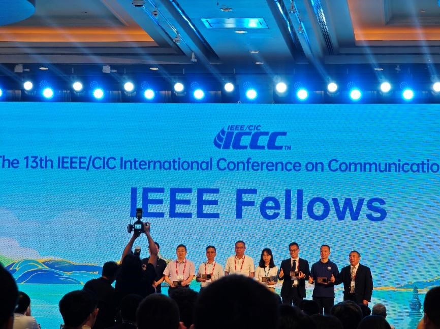 祝贺我室主任吴启晖教授在IEEE ICCC 2024接受IEEE Fellow证书颁发